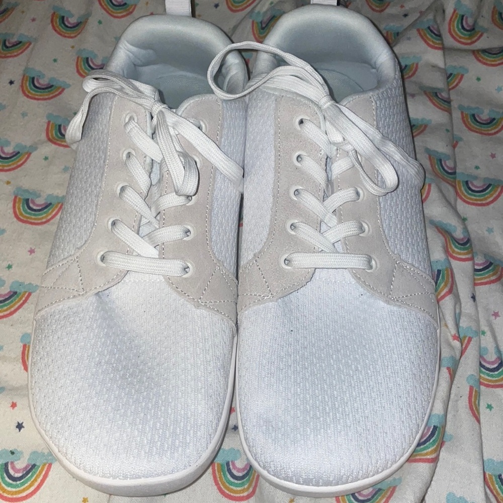 NWOT Men’s White and beige shoes, sneakers, size 11